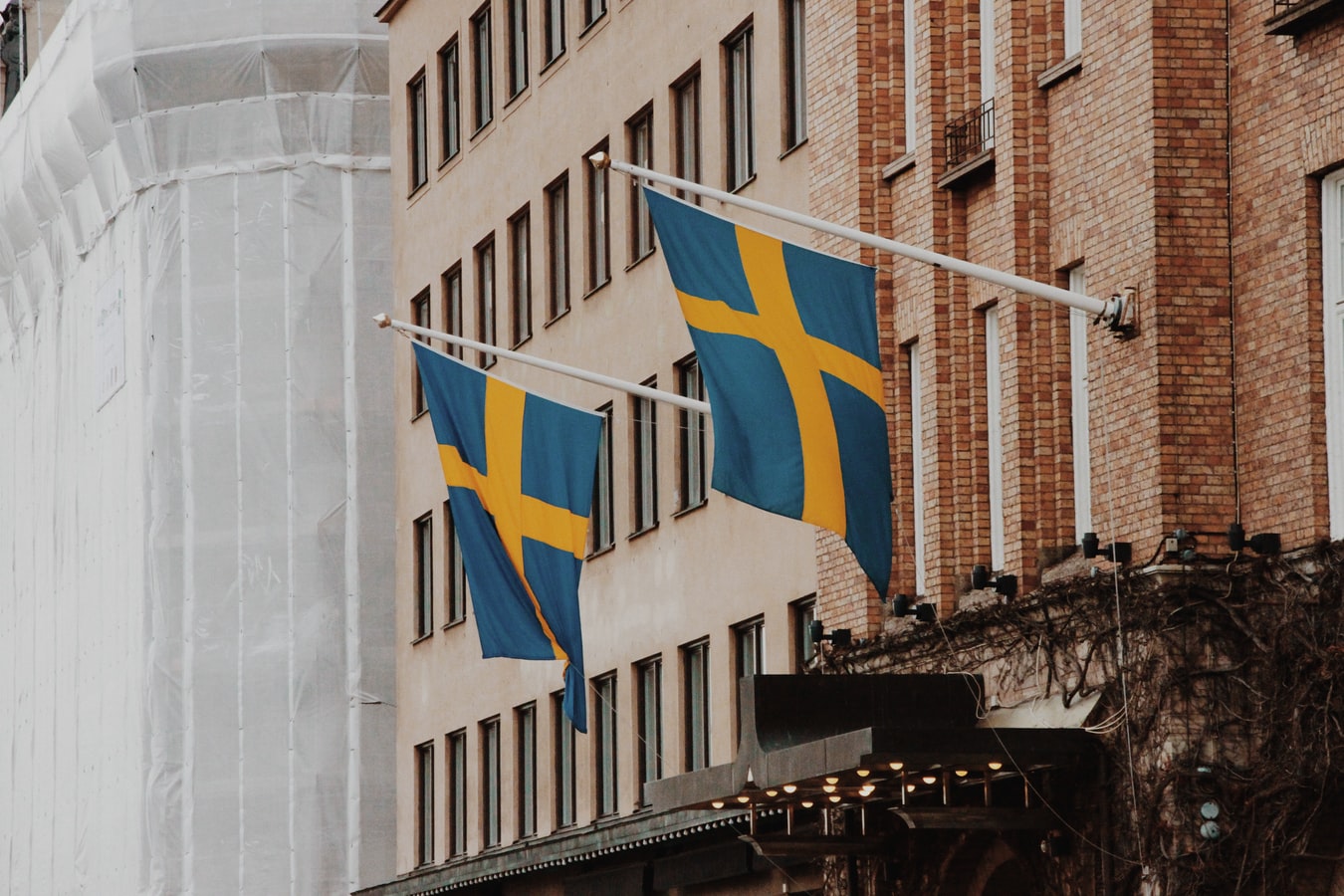 Против власти, или 9 месяцев в посольстве Швеции